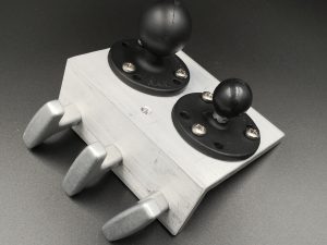 Kulmakiinnike veneeseen